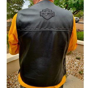 Harley Davidson Men's L snap front black leather vest
